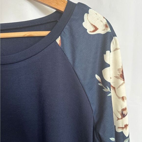 Bloomchic Floral Sleeves Sweatshirt - Picture 4 of 7